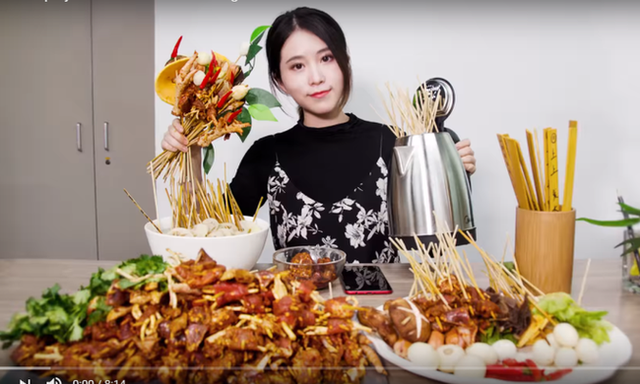 Vlogger Trung Quốc khai phá con đường mới: Thánh ăn công sở độc đáo với cách nấu riêng biệt, Tiên nữ đồng quê thu nhập hàng chục tỷ đồng mỗi năm - Ảnh 1.