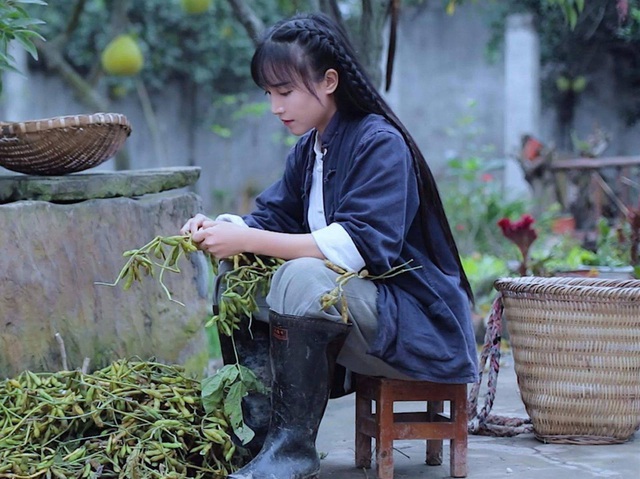 Vlogger Trung Quốc khai phá con đường mới: Thánh ăn công sở độc đáo với cách nấu riêng biệt, Tiên nữ đồng quê thu nhập hàng chục tỷ đồng mỗi năm - Ảnh 4.