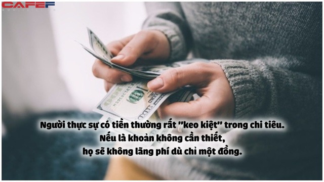 Tại sao người càng giàu có càng ki bo? 3 lý do sau đây khiến họ khó mà hào phóng nổi - Ảnh 1.