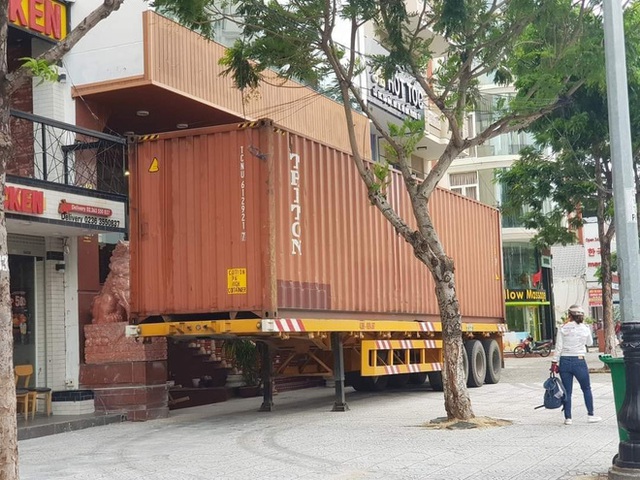 Người Đà Nẵng thuê container chắn trước khách sạn, cửa hàng để đề phòng sức tàn phá khủng khiếp của bão số 9 - Ảnh 6.