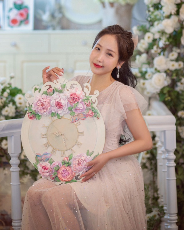 Nghệ sĩ Giáp Vân Khanh lan tỏa tình yêu với điêu khắc tới giới trẻ Việt: Khi vụn gỗ vô tri trở nên biết nói và lôi cuốn mọi ánh nhìn - Ảnh 1.