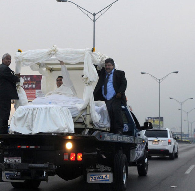Cận cảnh cuộc sống của người đàn ông nặng nhất thế giới gần 600kg, cả khi cưới và lúc chết đưa tang đều phải thuê xe tải cỡ lớn - Ảnh 8.