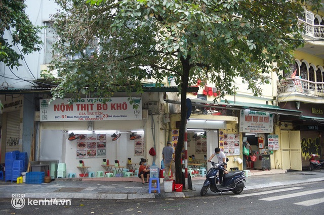 Cuộc hội ngộ với quán xá lớn nhất năm của người Hà Nội: Nơi tấp nập, nơi vẫn “đóng cửa then cài” khiến khách mừng hụt - Ảnh 8.