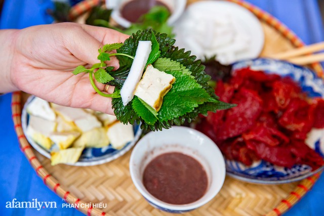 Bà chủ hàng sứa đỏ 3 đời người ở Hà Nội tiết lộ phần ngon nhất của con sứa khi rộ mùa, bật mí chỉ dùng dao tre thay vì dao thép để cắt sứa càng khiến món ăn thêm bí hiểm - Ảnh 7.