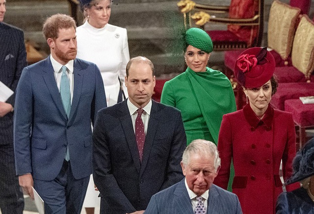 Quyết định tinh tế của Nữ hoàng Anh trước khi tang lễ Hoàng tế Philip được cử hành: Không chỉ giữ thể diện cho Harry mà còn tránh tạo ra drama - Ảnh 3.