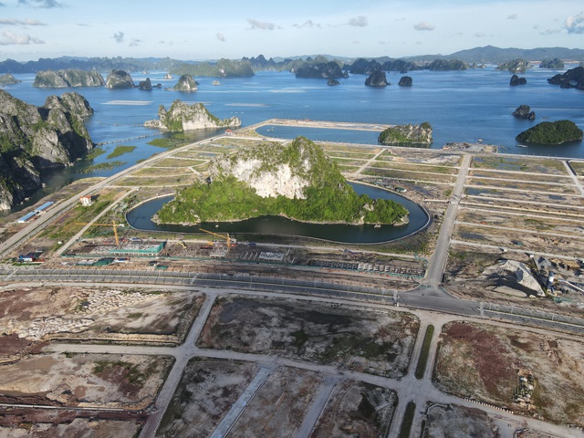 Gom tiền chờ bất động sản hạ để ôm hàng - Ảnh 1.