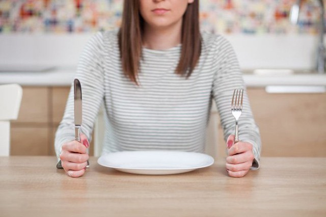 Sự thật về quan niệm nhịn ăn tối trị bách bệnh, nếu duy trì trong thời gian dài thì sẽ ảnh hưởng thế nào tới sức khoẻ? - Ảnh 1.