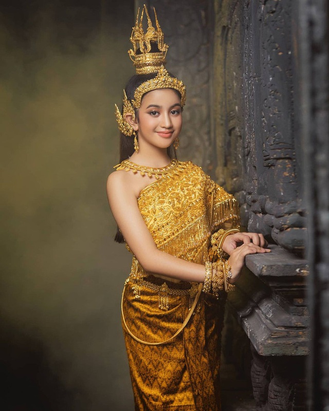 Viên ngọc quý của Hoàng gia Campuchia: Tiểu công chúa với vẻ đẹp lai cực phẩm dù mới 10 tuổi, soi thành tích chỉ biết xuýt xoa quốc bảo - Ảnh 6.
