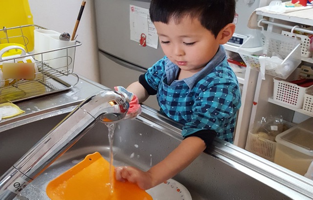 Nghiên cứu của ĐH Harvard: Không dạy trẻ làm việc nhà, lớn lên con khó thành công - Ảnh 1.