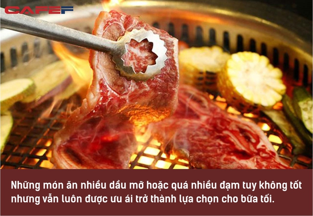 Ăn tối ảnh hưởng rất lớn tới cân nặng, tuổi thọ: 3 cách ăn có hại nhất nhưng lại được nhiều người ưa thích - Ảnh 1.