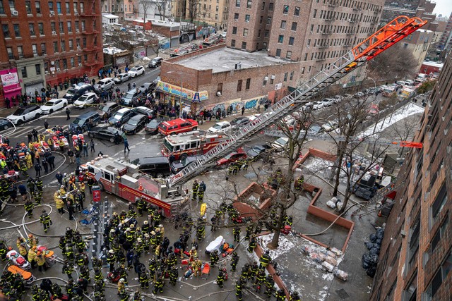 Cháy chung cư lớn nhất lịch sử New York, ít nhất 19 người thiệt mạng, 60 người bị thương - Ảnh 1.