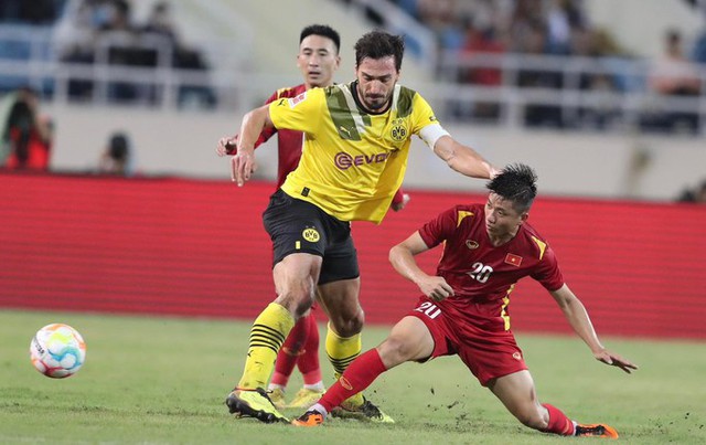 Tuyển Việt Nam thắng ngược CLB Dortmund - Ảnh 2.
