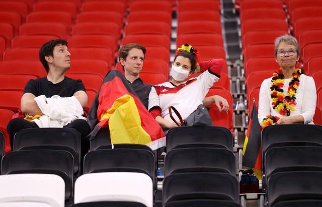 Fan nữ đẫm lệ chứng kiến tuyển Đức mùa World Cup thứ 2 liên tiếp rụng ở vòng bảng - Ảnh 6.
