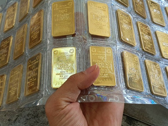 Diễn biến lạ của giá vàng SJC, giá USD liên tục lao dốc - Ảnh 1.