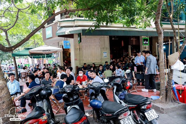 Duy Tân - con phố dài 500m nhưng hàng trăm dân văn phòng mỗi ngày bỏ tự nấu cơm trưa, chọn ăn ngoài vì giá cực rẻ - Ảnh 19.