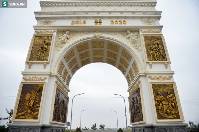 Cận cảnh cổng làng khủng tại Nam Định được ví như giống kiến trúc ở trời Âu - Ảnh 2.
