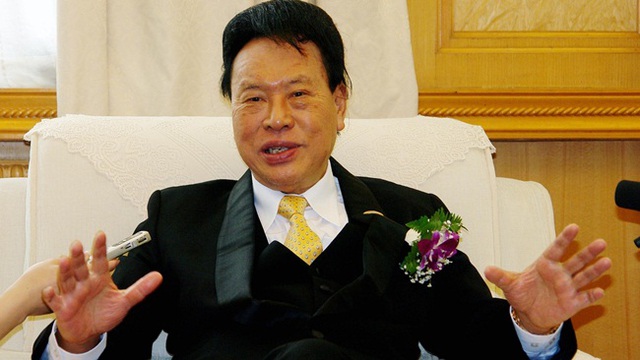 Từ nhân viên dọn vệ sinh trở thành tỷ phú lừng danh, cuối đời hiến toàn bộ tài sản làm từ thiện, cùng quan điểm thành công đắt giá: Dù là công việc cọ toilet, hãy chắc chắn bản thân là người cọ sạch nhất - Ảnh 2.