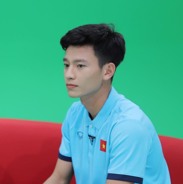 Hot boy sân cỏ kiêm thủ khoa đại học Phan Tuấn Tài: Trên sân đá bóng hết mình, về nhà bán hàng online nhiệt tình - Ảnh 7.