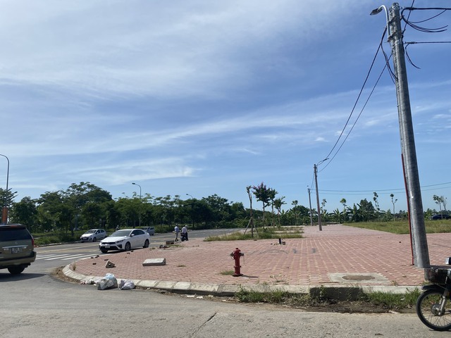 Xuất hiện tình trạng nhà đầu tư bất động sản chịu cắt lỗ vẫn khó bán - Ảnh 2.