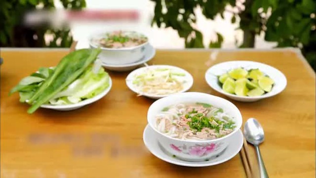 Những lần dàn sao Hàn đến Việt Nam khám phá ẩm thực: Ăn món nào cũng không dừng được vì quá ngon - Ảnh 2.