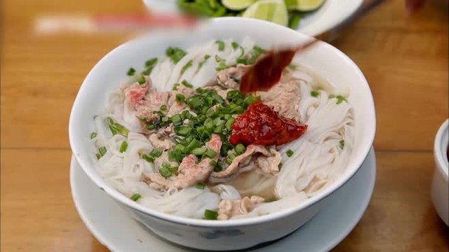 Những lần dàn sao Hàn đến Việt Nam khám phá ẩm thực: Ăn món nào cũng không dừng được vì quá ngon - Ảnh 5.