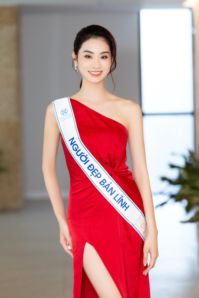 Ngoài Top 3, hai thí sinh còn lại của Top 5 Miss World Vietnam cũng ứng xử nuốt mic và có profile khủng - Ảnh 2.