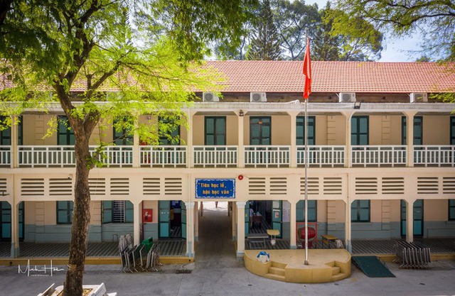 Ngôi trường cấp 3 nhiều tuổi nhất Việt Nam: Kiến trúc cổ điển đẹp như châu Âu, dàn cựu học sinh toàn tên nổi tiếng - Ảnh 3.