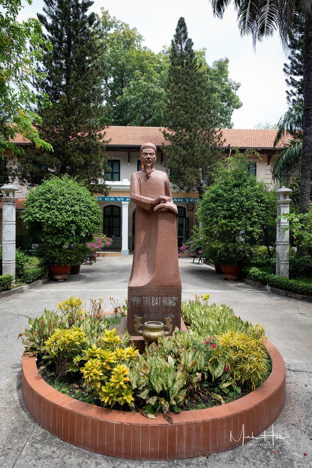 Ngôi trường cấp 3 nhiều tuổi nhất Việt Nam: Kiến trúc cổ điển đẹp như châu Âu, dàn cựu học sinh toàn tên nổi tiếng - Ảnh 4.