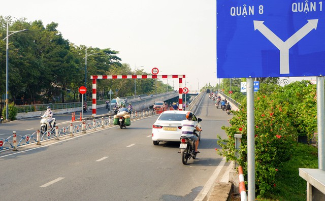 Giá căn hộ cao ngất ngưởng tại quận có mật độ dân số cao nhất Việt Nam - Ảnh 2.
