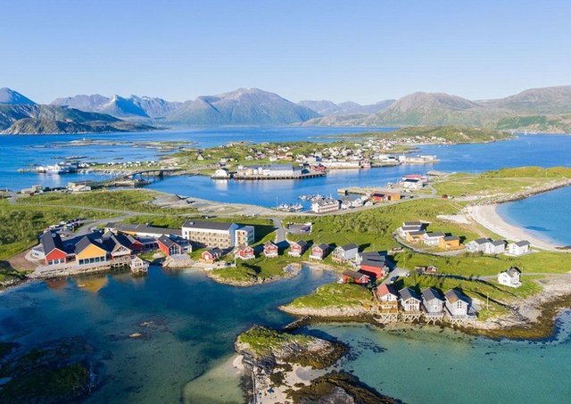 Hòn đảo không tồn tại thời gian - Ảnh 1.