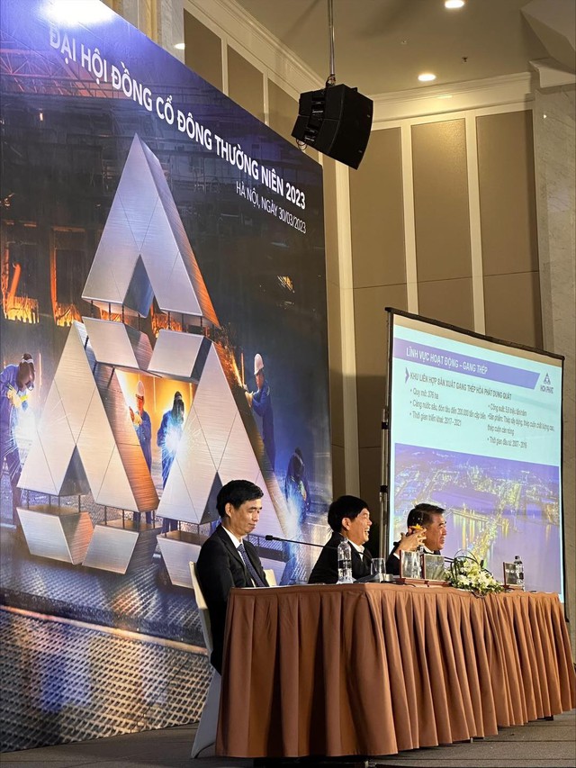 Bật cười khi được hỏi "mua cổ phiếu làm của hồi môn cho con được không", tỷ phú Long từng chia sẻ cách dạy con khác biệt - Ảnh 1.