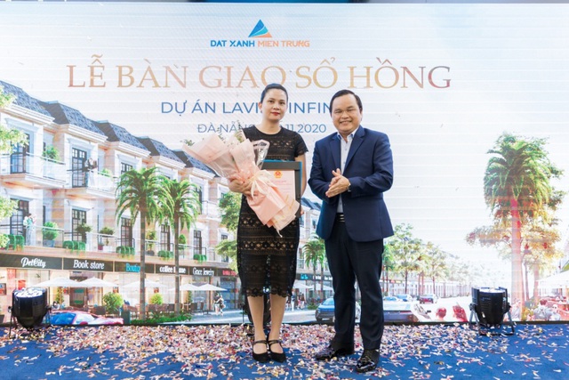 Đất Xanh Miền Trung trao sổ hồng cho 200 căn nhà phố thương mại sang trọng tại Đà Nẵng - Ảnh 2.