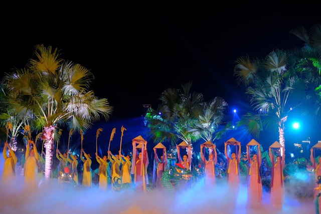 Cẩm Phả “bừng sáng” với Festival Áo dài Quảng Ninh 2022 tại Green Gragon City - Ảnh 1.