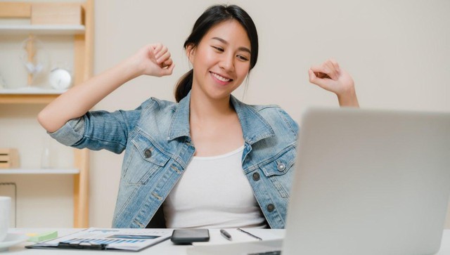 Người trẻ thở phào vì “cặp đôi” trong uống ngoài bôi trị bệnh trĩ - Ảnh 2.