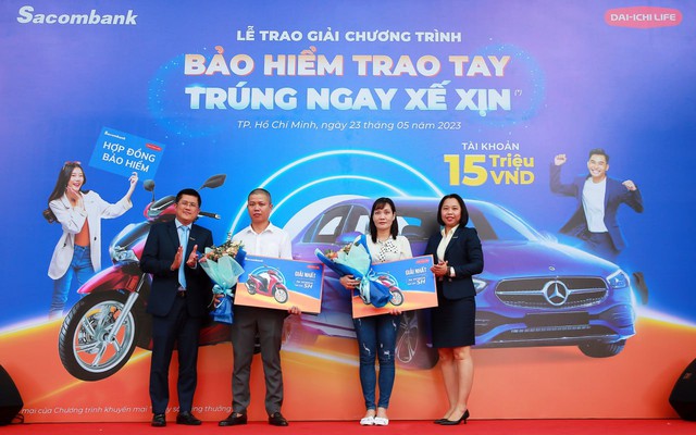 Trao thưởng xe Mercedes cho khách hàng tham gia bảo hiểm tại Sacombank - Ảnh 2.