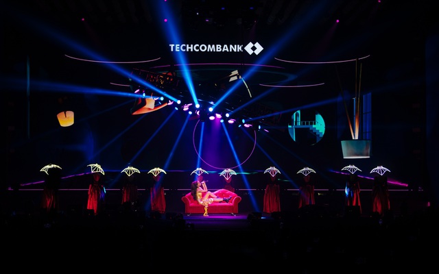 Thời Khắc Giao Thời: Đại nhạc hội đánh dấu hành trình vươn tầm 10 năm Techcombank Priority - Ảnh 1.