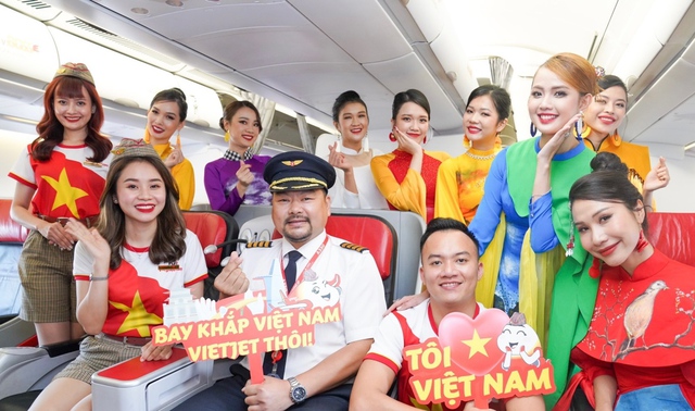 Rộn ràng hình ảnh cờ đỏ sao vàng trên những chuyến bay Vietjet dịp 2/9 - Ảnh 4.