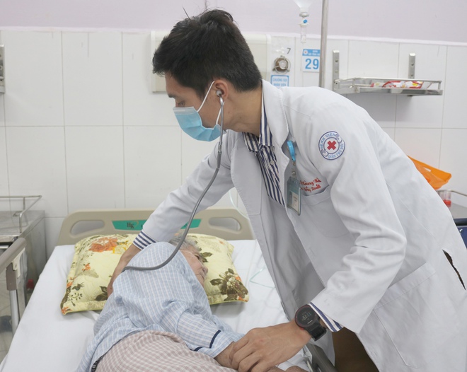 Bác sĩ trẻ đau đáu về những cái chết bị động của người cận tử, quyết chạy 250km để gây quỹ - Ảnh 2.