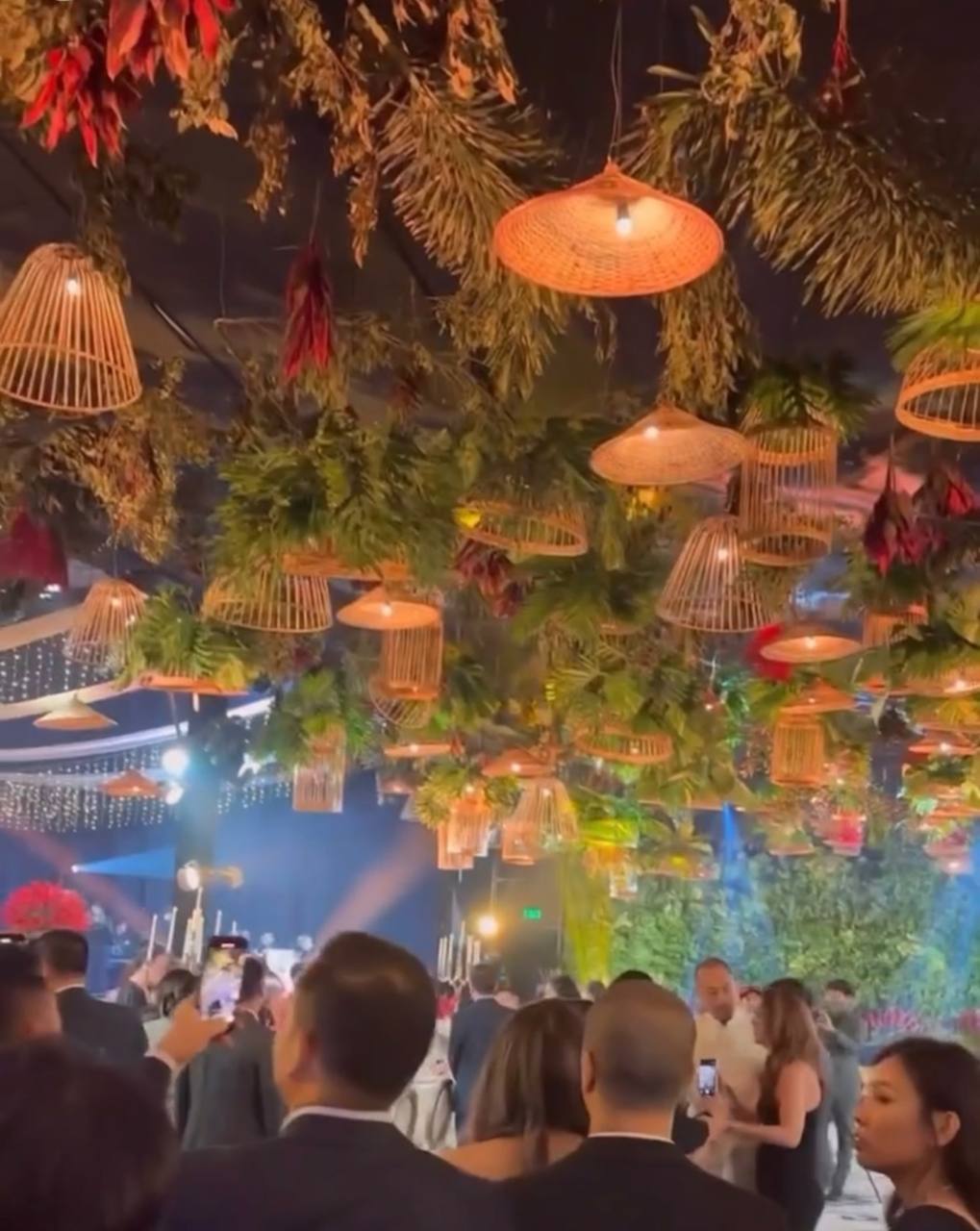 Thực đơn trong đám cưới hào môn của hot girl Linh Rin và con trai tỷ phú có gì? - Ảnh 2.